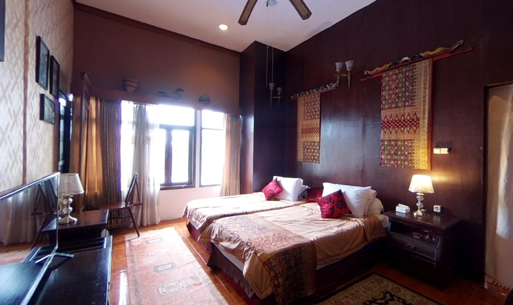 Badjoeri Ethnic Wooden Homestay Bandung Rum bild