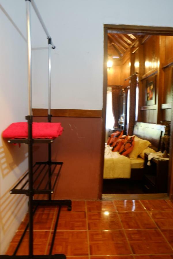Badjoeri Ethnic Wooden Homestay Bandung Exteriör bild