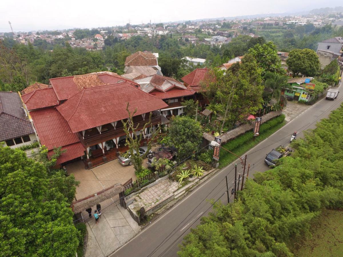 Badjoeri Ethnic Wooden Homestay Bandung Exteriör bild