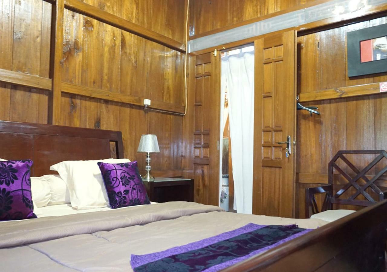 Badjoeri Ethnic Wooden Homestay Bandung Exteriör bild