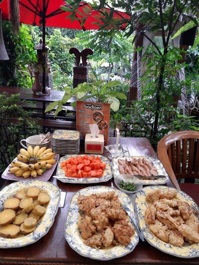 Badjoeri Ethnic Wooden Homestay Bandung Exteriör bild